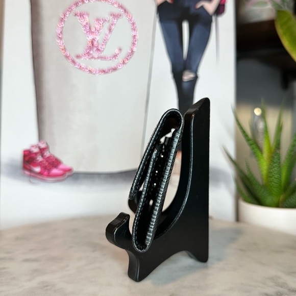 Louis Vuitton Black Epi 6 Key Holder - Picture 3 of 14